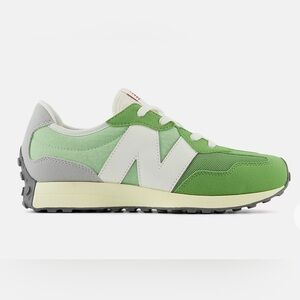 New Balance 327 - Brand NEW - never worn - Big kid sz 7 can fit women sz 8.5